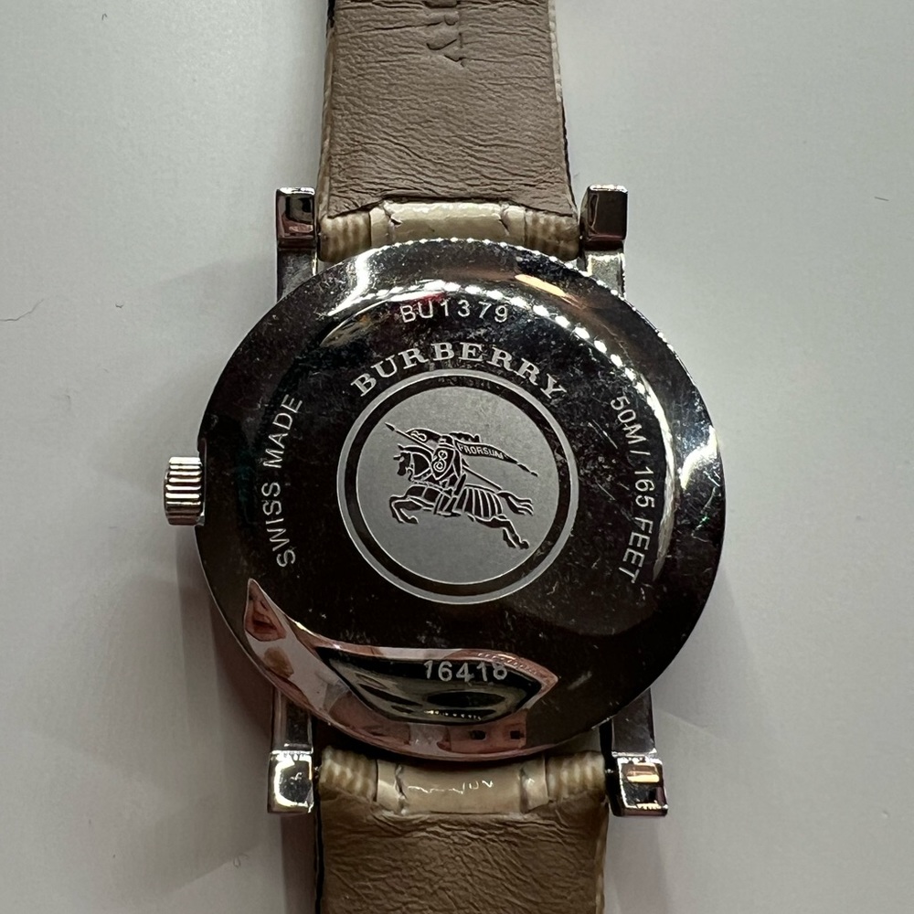 Burberry authentic plaid watch - Picture 5 of 7